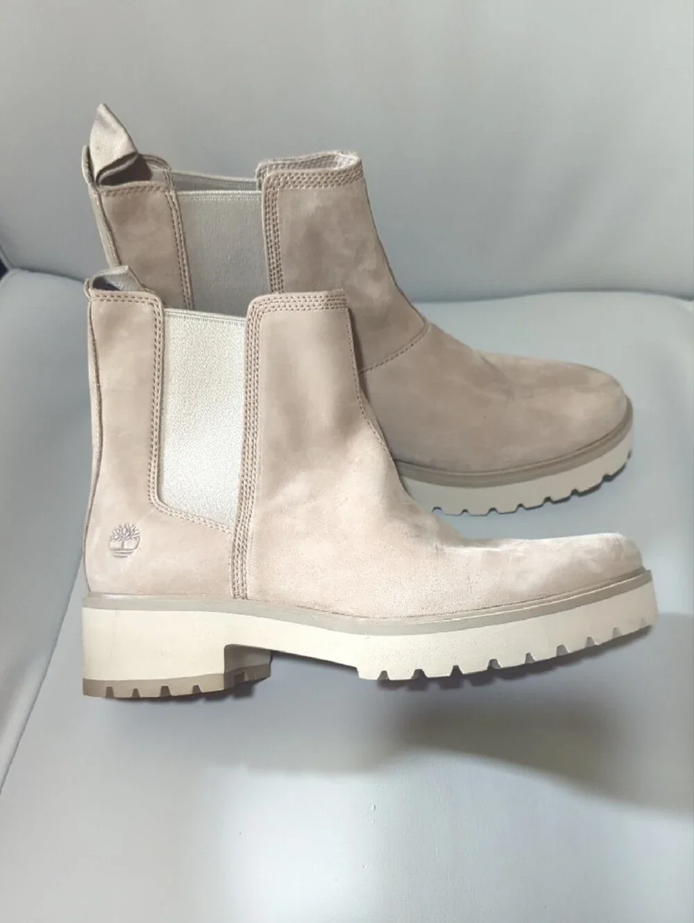 Timberland Women's Suede Chelsea Lug Boots in Light Beige - Picture 2 of 6